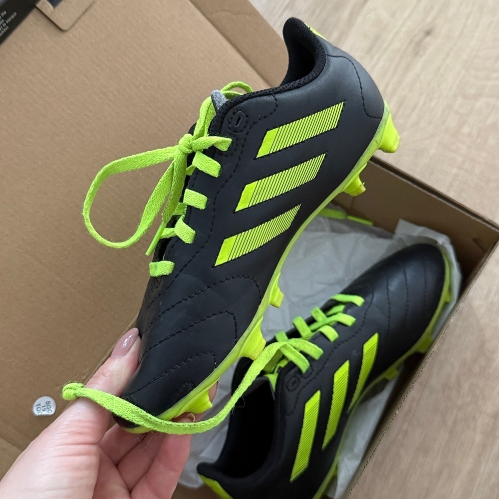 Adidas Soccer Shoes - Picture 4 of 4